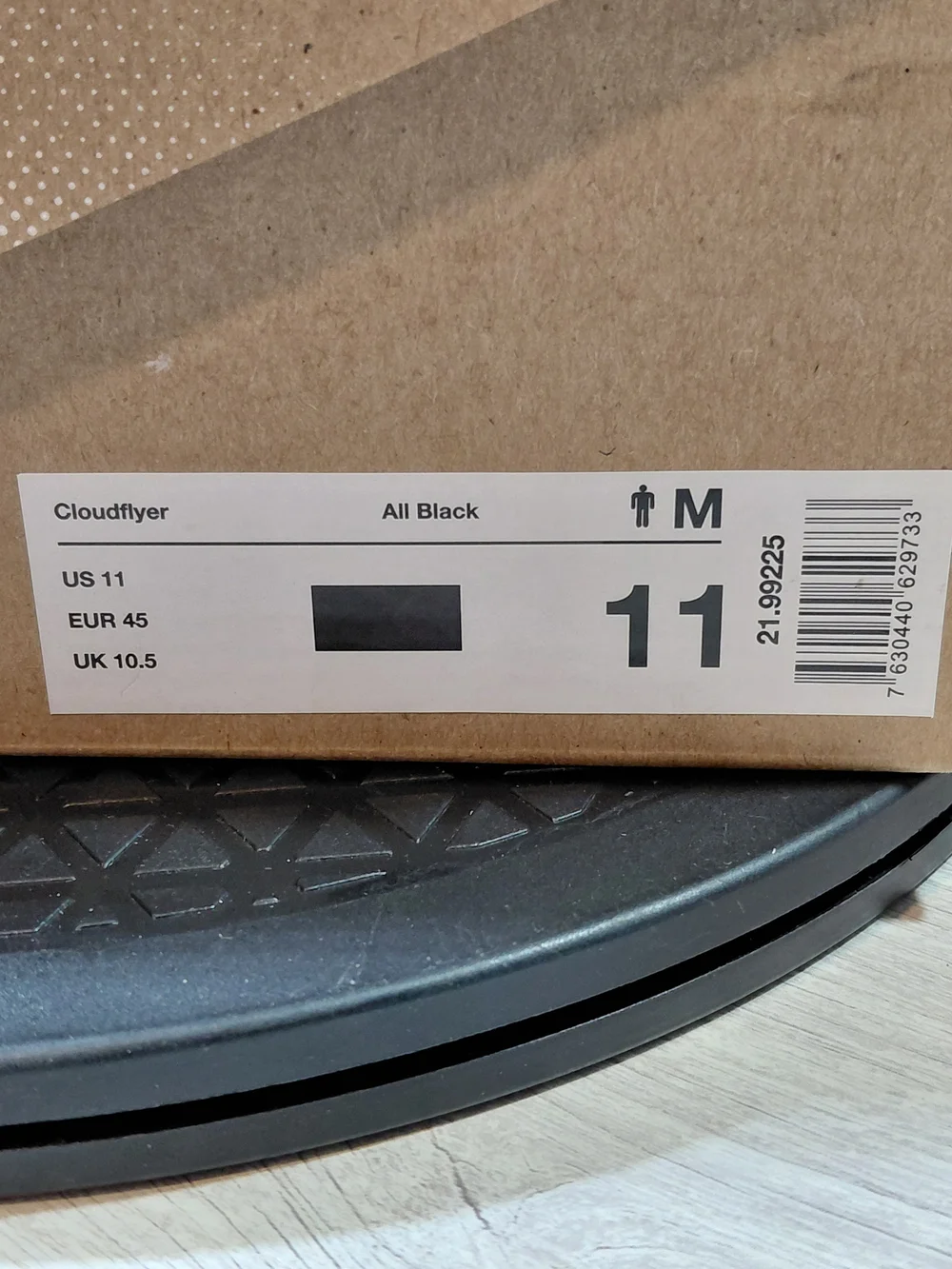 NWT On Mens Cloudflyer Triple Black Running Shoes SIZE MENS 11